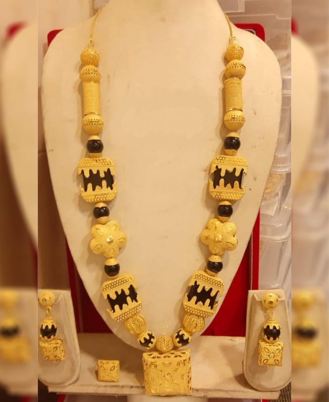 Black Beads Design Golden Plated Necklace Set