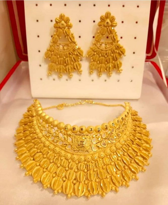 New Fancy Leaf Designer Gold Forming Necklace Set