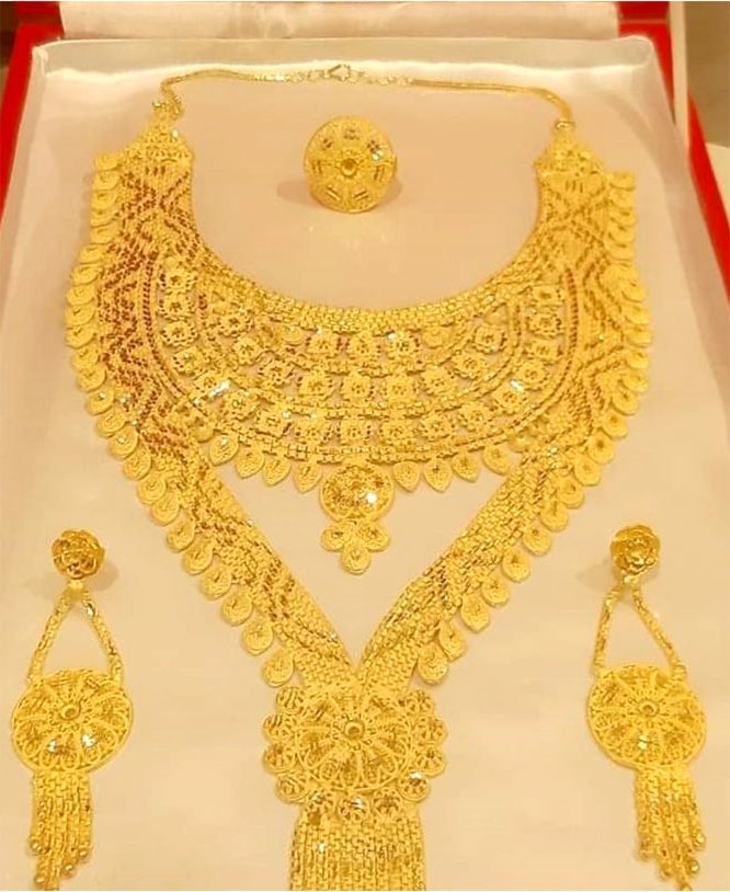 African New Designer Shimmering Alloy Gold Plated Necklace Set for Women