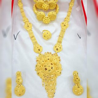 Classic Unique Designs Gold Jewellery Necklace and Earrings With Bracelet Set For Women