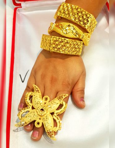 African Latest Style Elegant Gold Bangles with Designer Finger Ring for Women