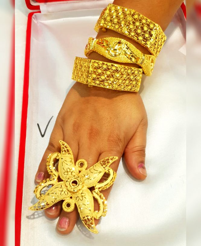 African Latest Style Elegant Gold Bangles with Designer Finger Ring for Women