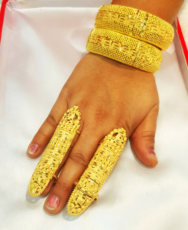 Yellow Chimes Haath Phool for Women Ring Bracelet Kundan Studded –  YellowChimes