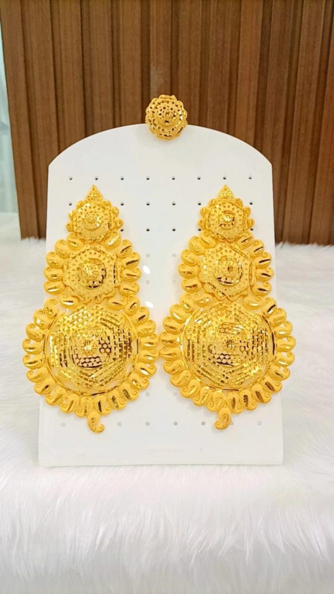2 Gram Gold Earrings Design With Price | Gold Studs Earrings | trisha gold  art - YouTube