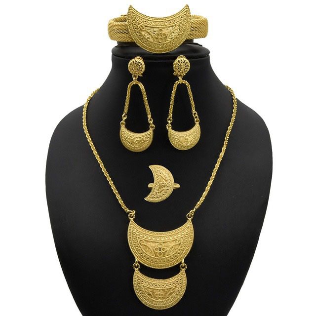 New 22k Gold Lightweight Necklace + Earring Sets | Unique gold jewelry  designs, Indian gold jewellery design, New gold jewellery designs